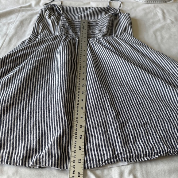 Old Navy Sleeveless High Neck Striped Summer Dress M Beach Boardwalk Festival - Picture 15 of 16